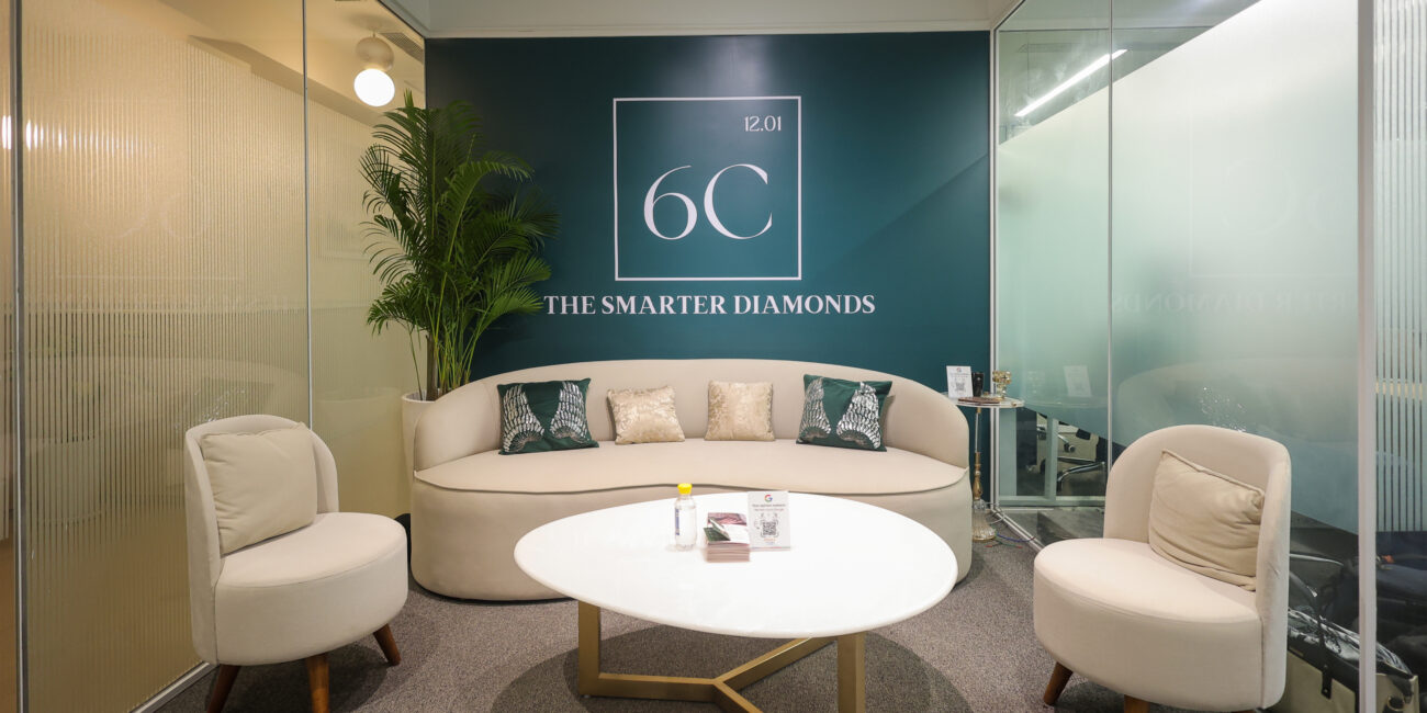 Diamond Showroom Design, Diamond Showroom Interior, Jewelry Showroom Interior Design, Luxury Diamond Showroom, Interior Design Work, Showroom Interior Design, Diamond Store Interior, Retail Interior Design, Luxury Jewelry Interior