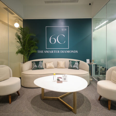 Diamond Showroom Design, Diamond Showroom Interior, Jewelry Showroom Interior Design, Luxury Diamond Showroom, Interior Design Work, Showroom Interior Design, Diamond Store Interior, Retail Interior Design, Luxury Jewelry Interior